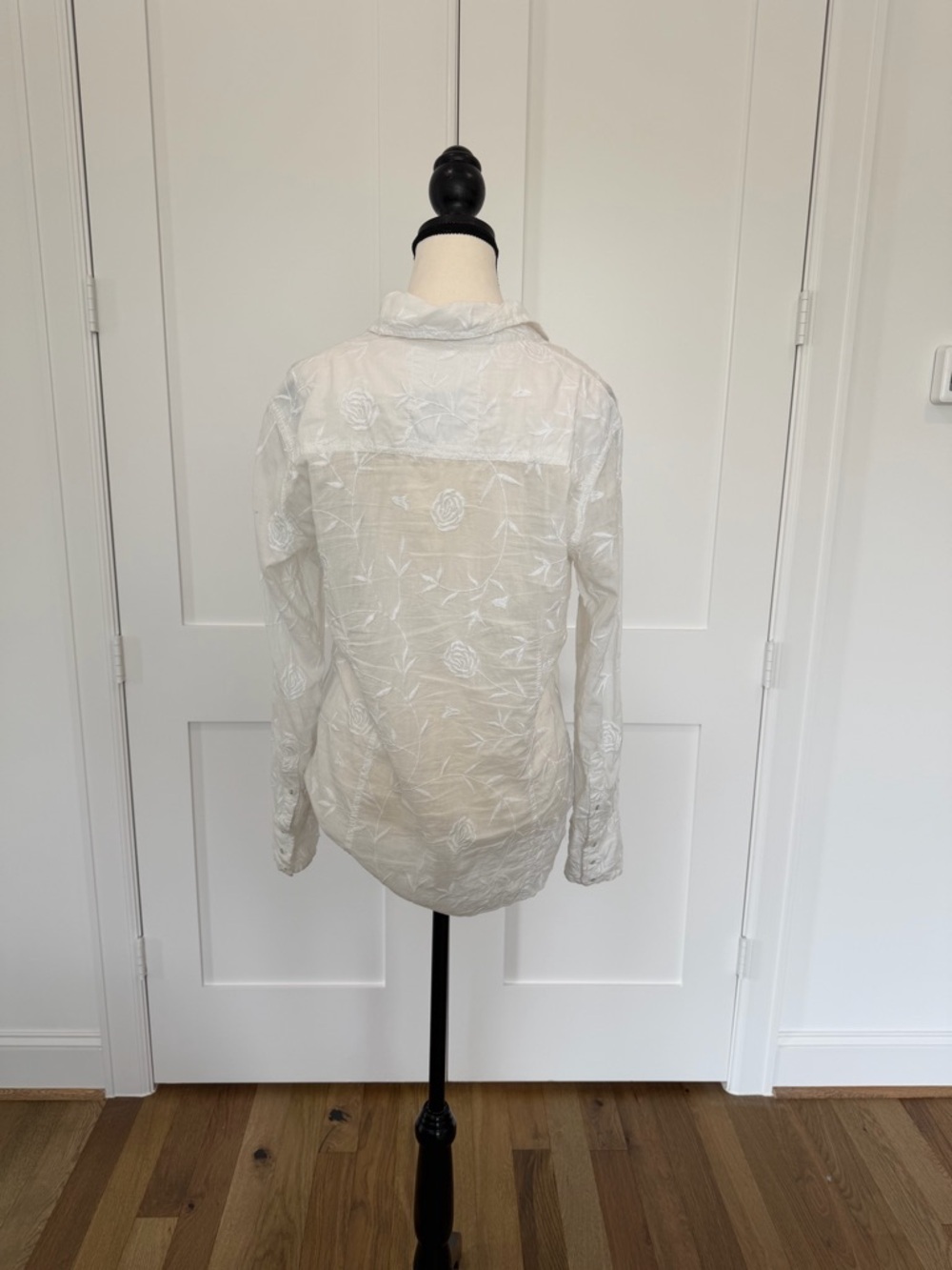🤍 Cino White Floral Embroidered Button-Down Blouse XS 🤍 - Picture 6 of 13